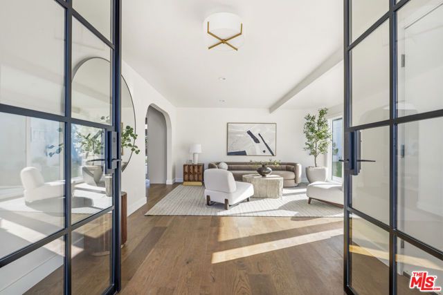 4600 Don Quixote Drive, Los Angeles, CA 90008