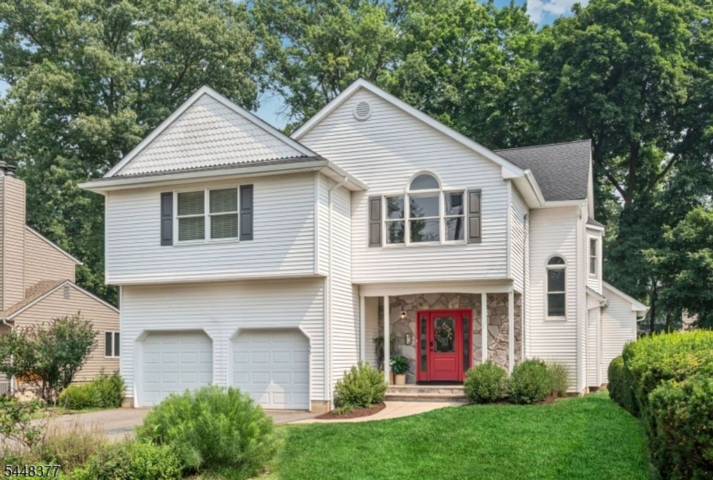 135 Bellair Rd, Ridgewood Village, NJ 07450