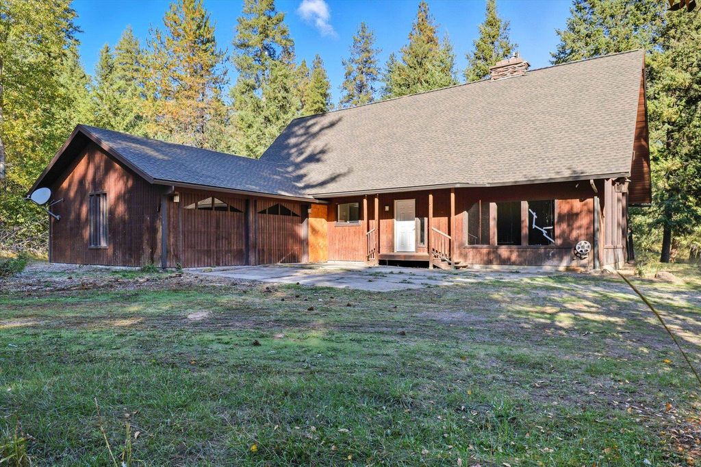 23831 N Crescent Rd, Chattaroy, WA 99003
