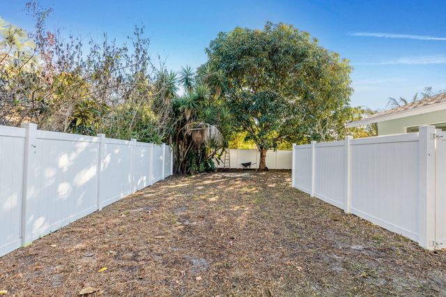 5213 Bethany Lane, Haverhill, FL 33415