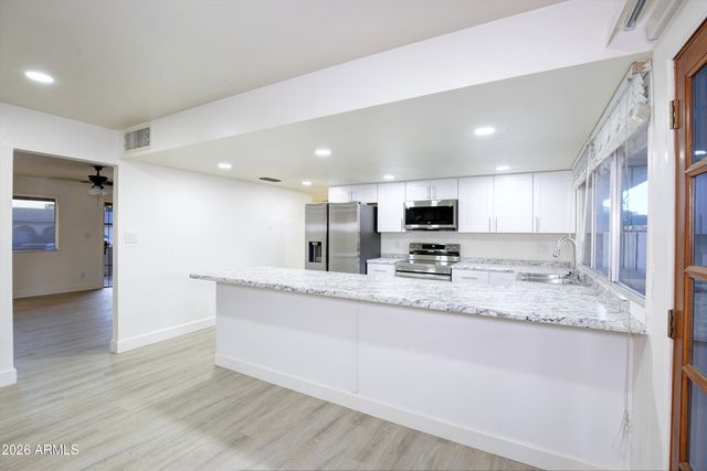 2924 W MYRTLE Avenue, Phoenix, AZ 85051