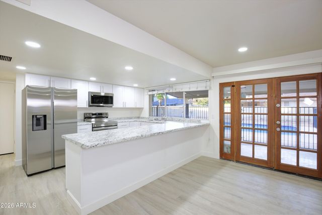 2924 W MYRTLE Avenue, Phoenix, AZ 85051