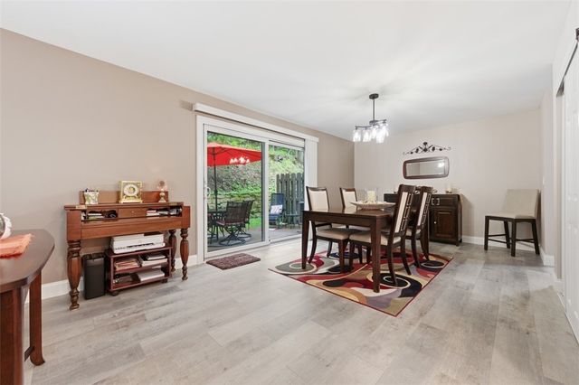 201 Woodbridge Dr, Ross Twp, PA 15237