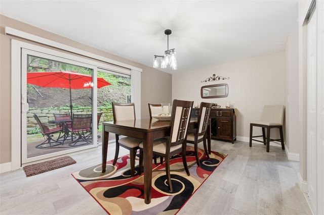 201 Woodbridge Dr, Ross Twp, PA 15237