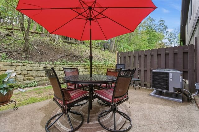 201 Woodbridge Dr, Ross Twp, PA 15237