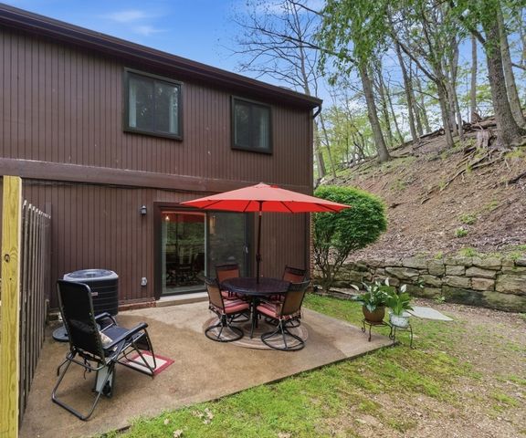 201 Woodbridge Dr, Ross Twp, PA 15237
