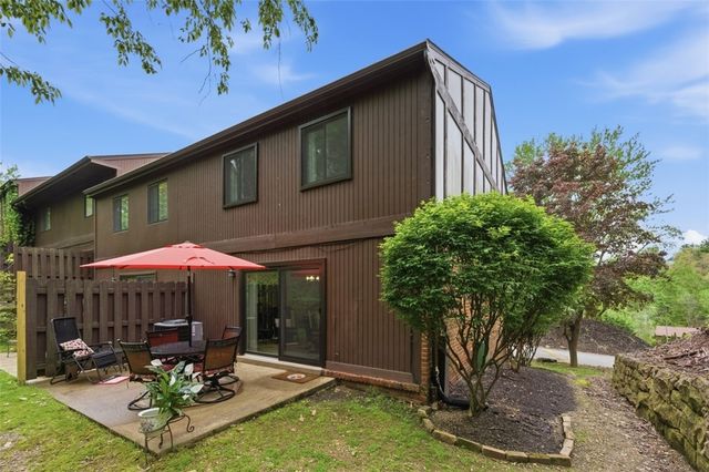 201 Woodbridge Dr, Ross Twp, PA 15237