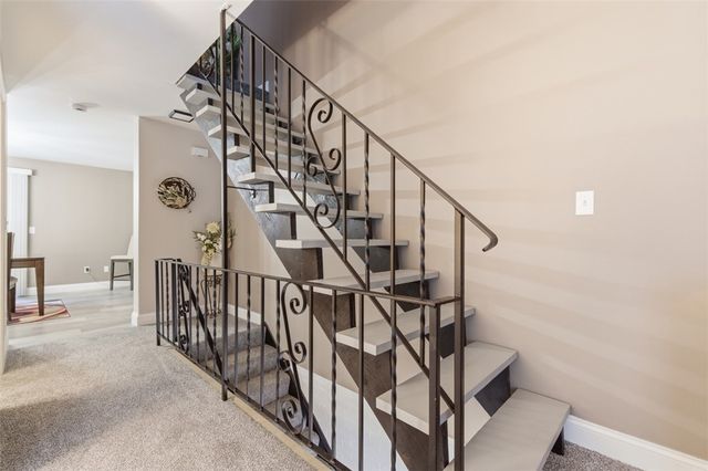201 Woodbridge Dr, Ross Twp, PA 15237