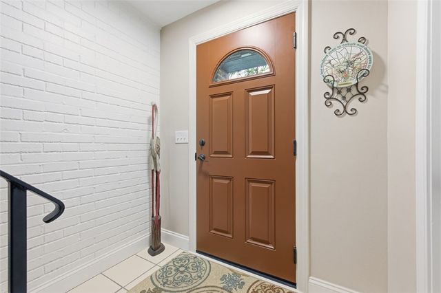 201 Woodbridge Dr, Ross Twp, PA 15237