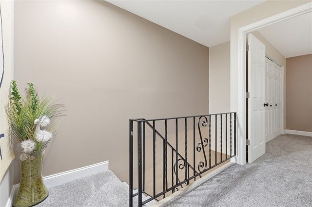 201 Woodbridge Dr, Ross Twp, PA 15237