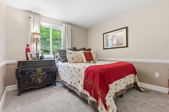 201 Woodbridge Dr, Ross Twp, PA 15237
