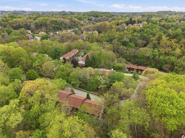 201 Woodbridge Dr, Ross Twp, PA 15237