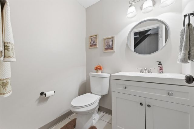 201 Woodbridge Dr, Ross Twp, PA 15237