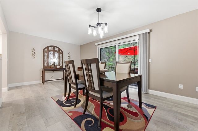 201 Woodbridge Dr, Ross Twp, PA 15237