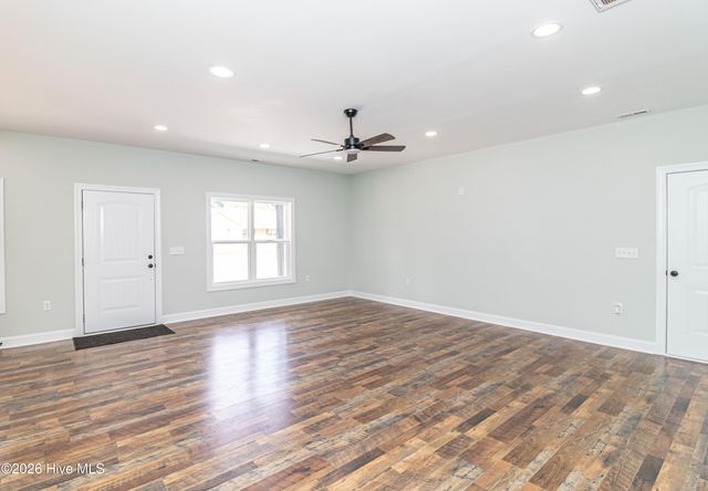 105 Franklin Street, La Grange, NC 28551