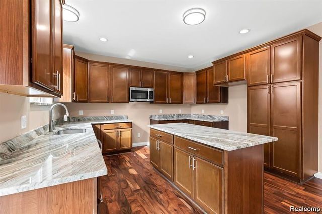 21507 Randall Street, Farmington Hills, MI 48336