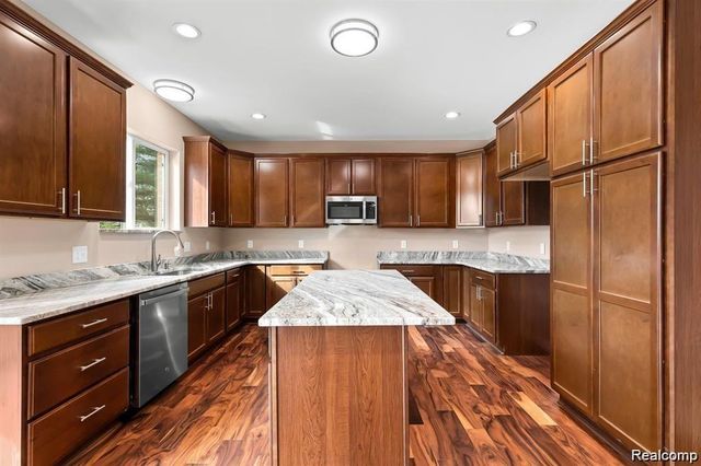 21507 Randall Street, Farmington Hills, MI 48336