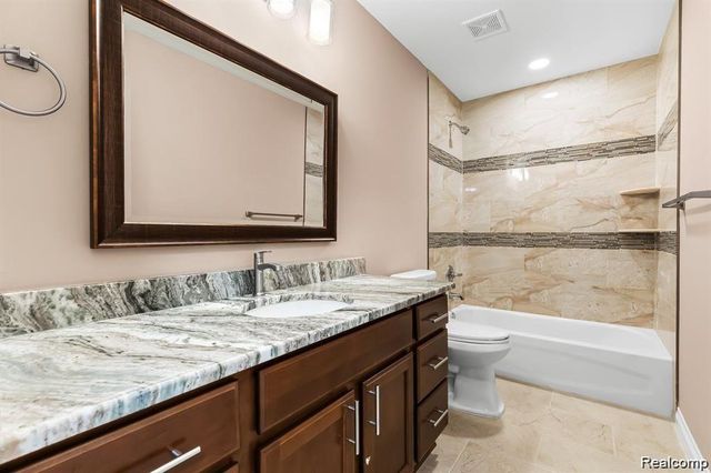 21507 Randall Street, Farmington Hills, MI 48336