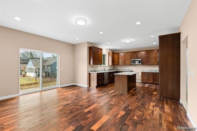 21507 Randall Street, Farmington Hills, MI 48336