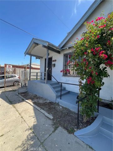 5216 S Budlong, Los Angeles, CA 90037