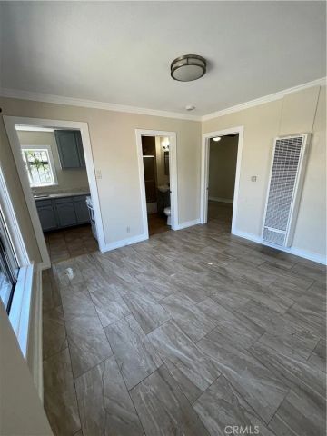 5216 S Budlong, Los Angeles, CA 90037