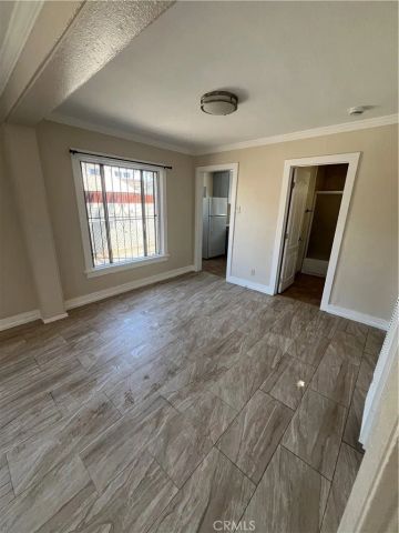 5216 S Budlong, Los Angeles, CA 90037