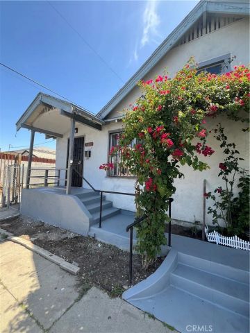 5216 S Budlong, Los Angeles, CA 90037