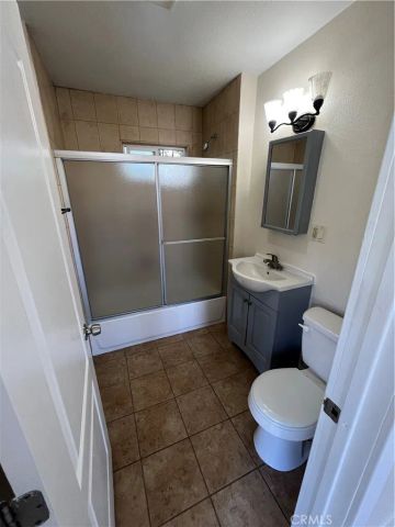 5216 S Budlong, Los Angeles, CA 90037