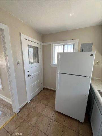 5216 S Budlong, Los Angeles, CA 90037