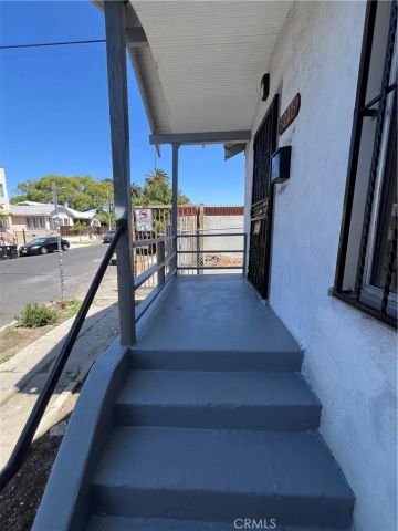 5216 S Budlong, Los Angeles, CA 90037