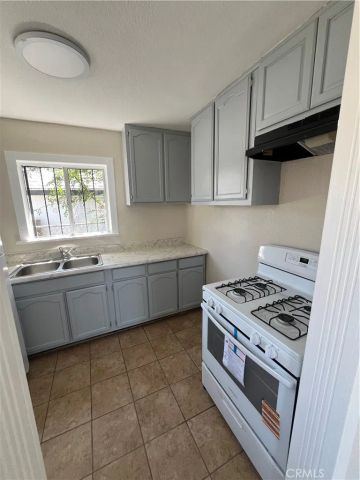 5216 S Budlong, Los Angeles, CA 90037