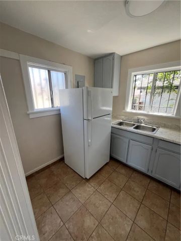 5216 S Budlong, Los Angeles, CA 90037