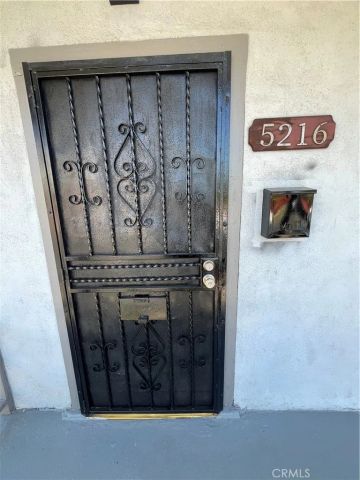 5216 S Budlong, Los Angeles, CA 90037
