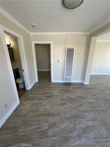 5216 S Budlong, Los Angeles, CA 90037