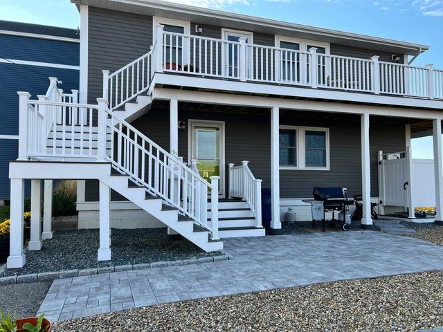 72 Island Path, Hampton, NH 03842
