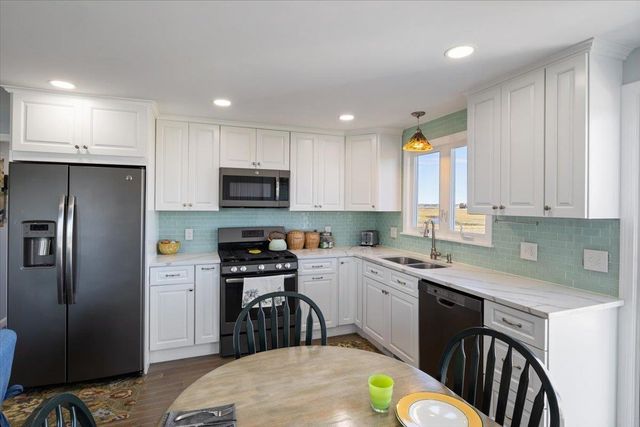 72 Island Path, Hampton, NH 03842