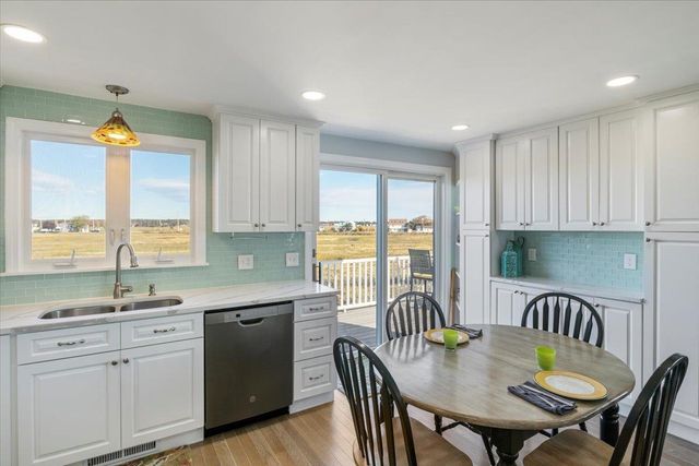 72 Island Path, Hampton, NH 03842