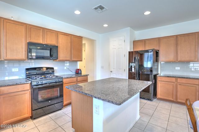 995 W Calle Tolima, Sahuarita, AZ 85629