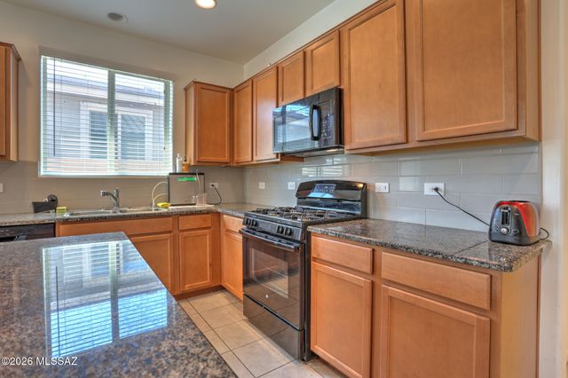 995 W Calle Tolima, Sahuarita, AZ 85629