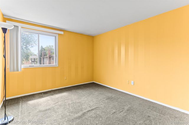13408 Denver Circle N, Sterling Heights, MI 48312