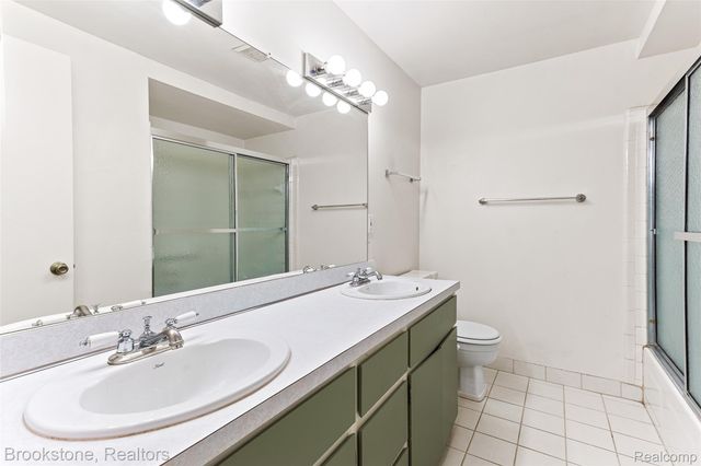 13408 Denver Circle N, Sterling Heights, MI 48312