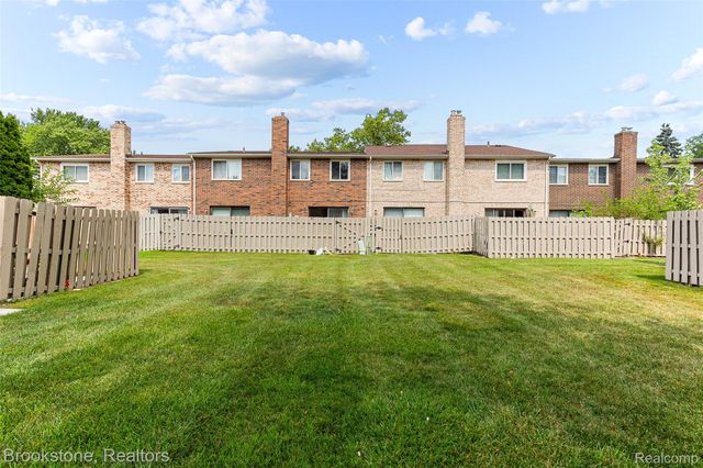 13408 Denver Circle N, Sterling Heights, MI 48312