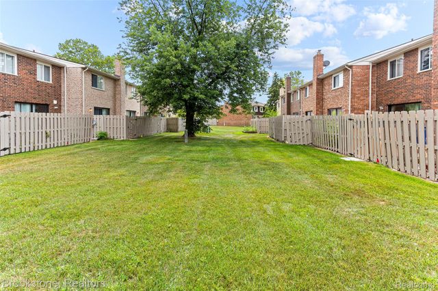 13408 Denver Circle N, Sterling Heights, MI 48312