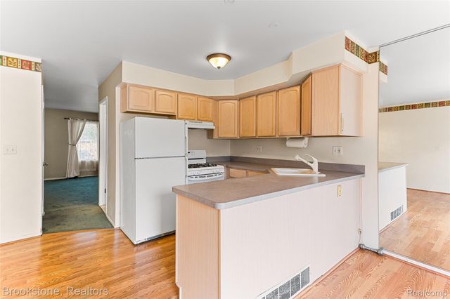 13408 Denver Circle N, Sterling Heights, MI 48312