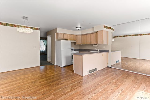 13408 Denver Circle N, Sterling Heights, MI 48312