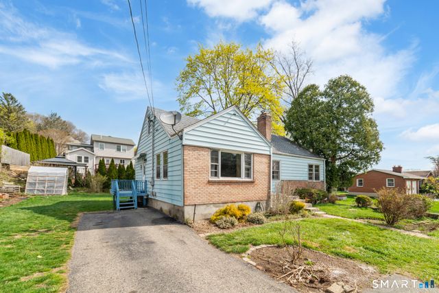 7 Hamburg Street, Shelton, CT 06484