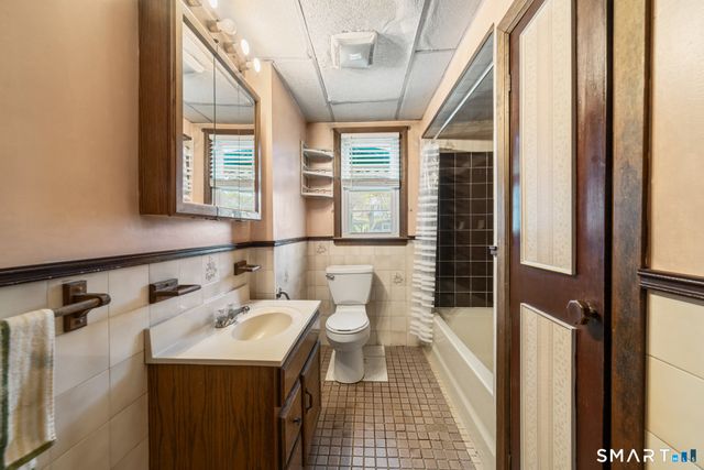 7 Hamburg Street, Shelton, CT 06484