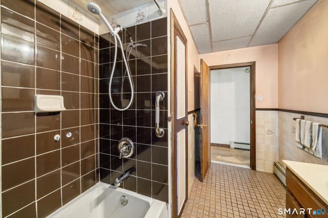 7 Hamburg Street, Shelton, CT 06484