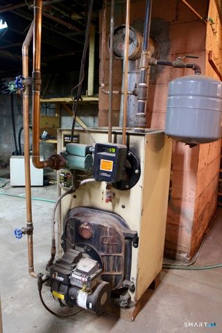 7 Hamburg Street, Shelton, CT 06484