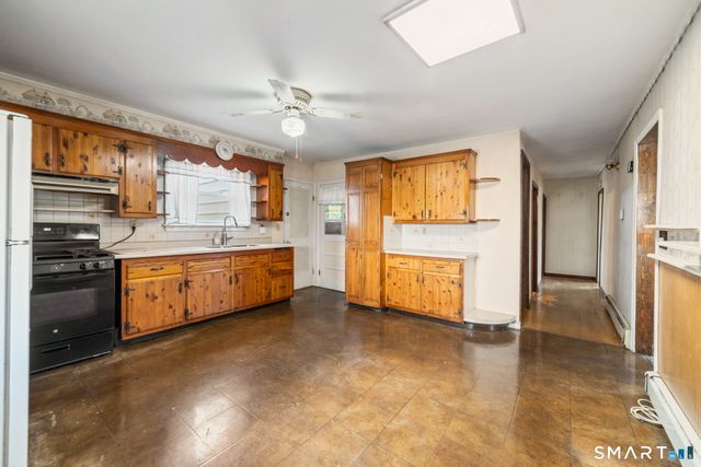 7 Hamburg Street, Shelton, CT 06484